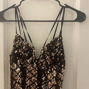 Sparkle Black & Gold fitted dress. Velvet material on the back. Double strap.